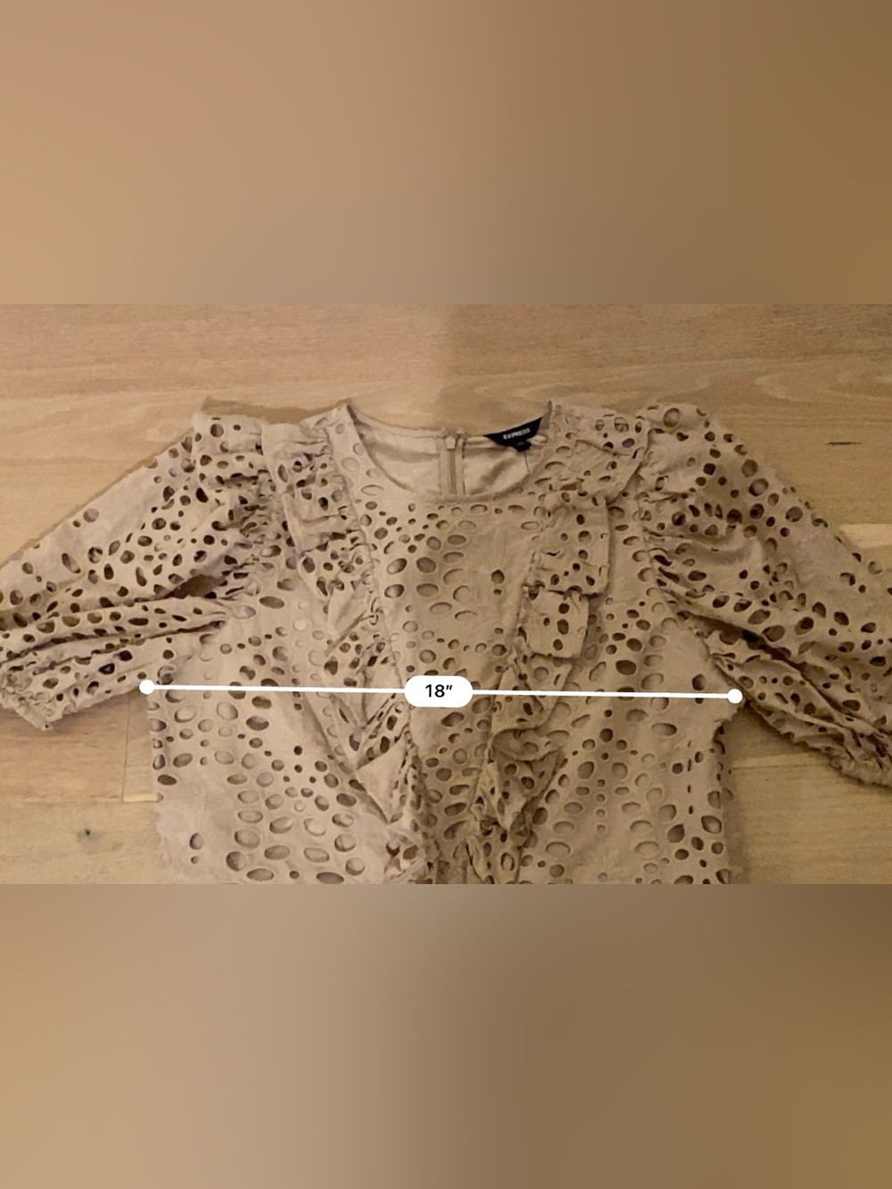 Express Tan Eyelet Puff Sleeve Top Size Large NWT - Picture 12 of 12